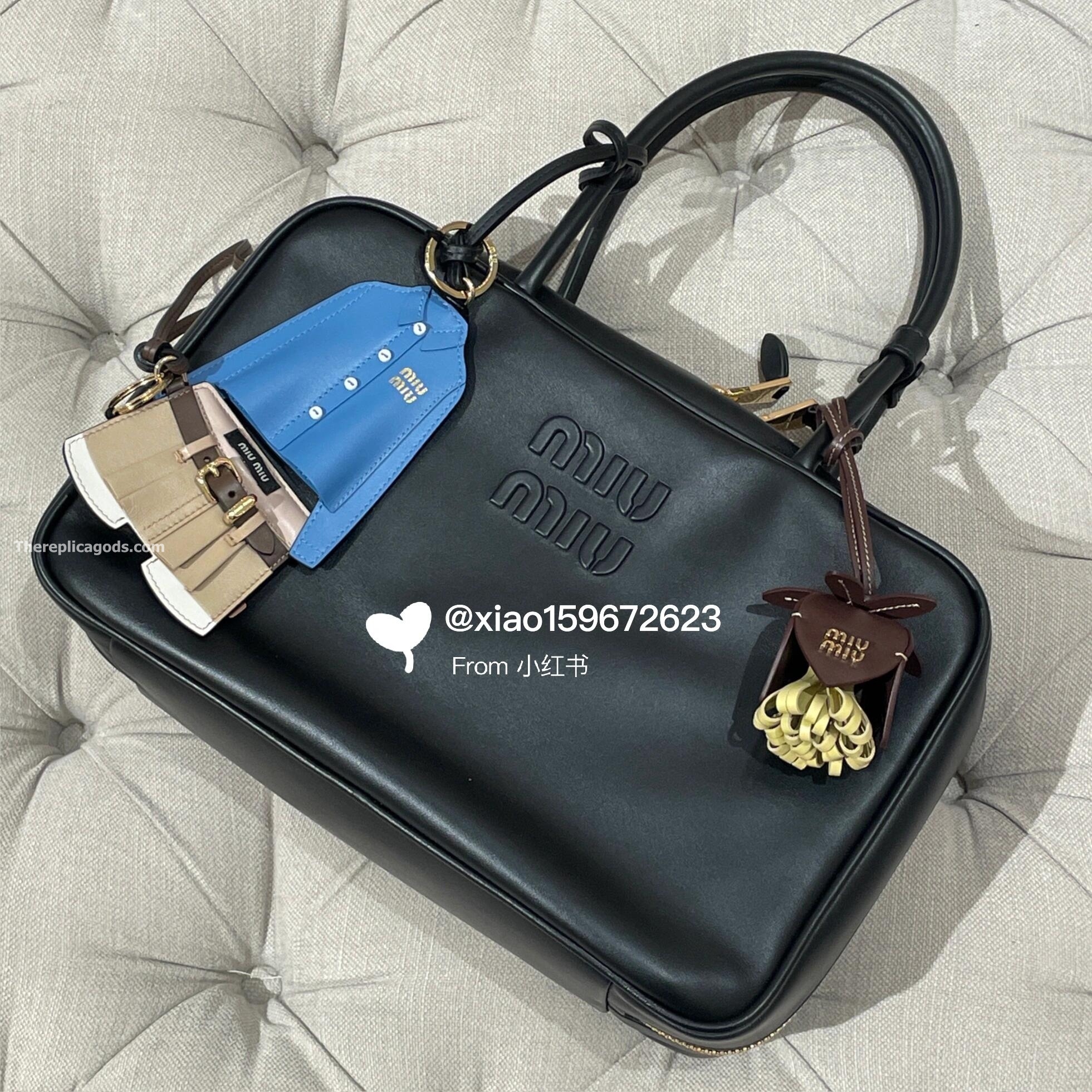 LEATHER SHIRT KEYCHAIN IN BLUE