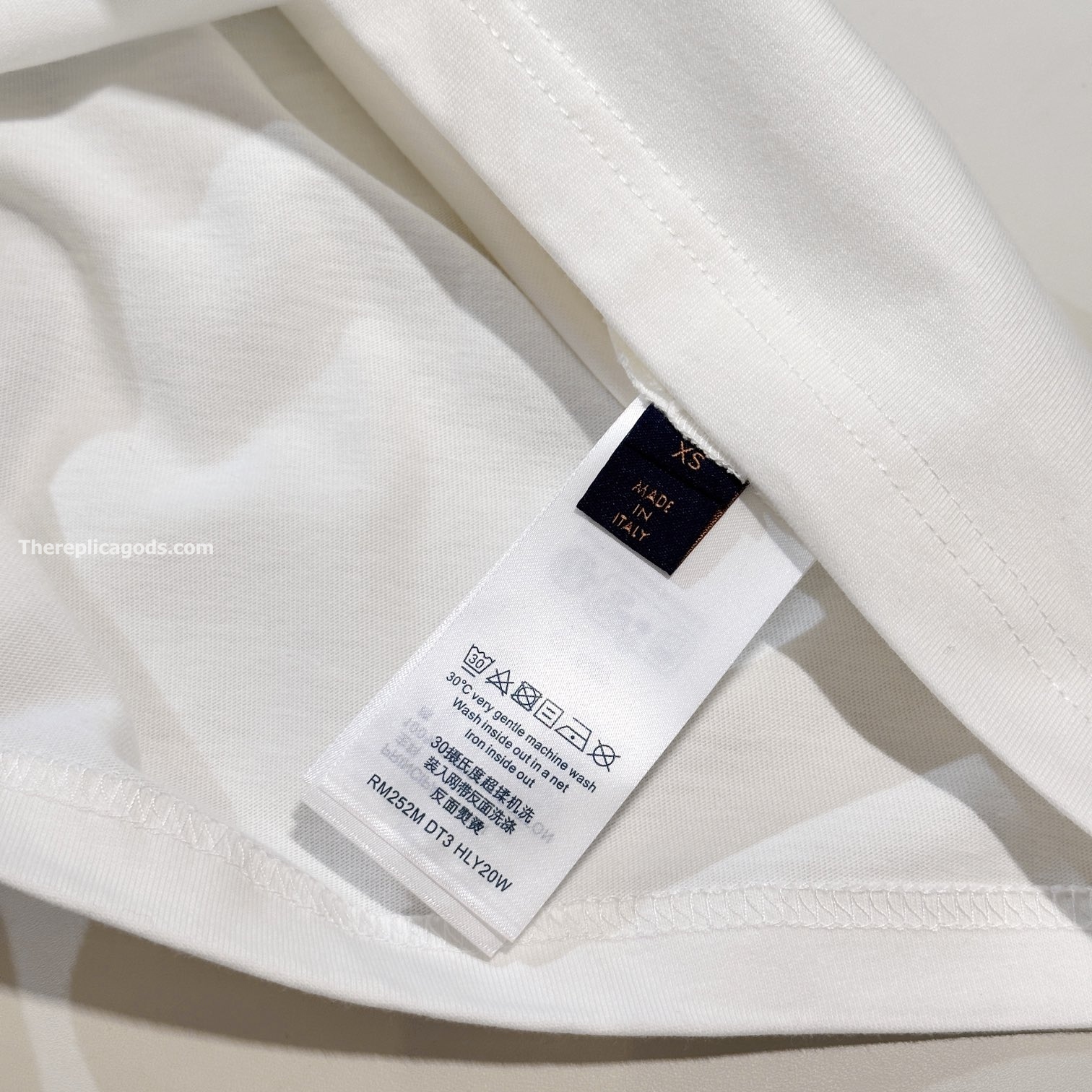 EMBROIDERED SIGNATURE T-SHIRT IN WHITE - TP663