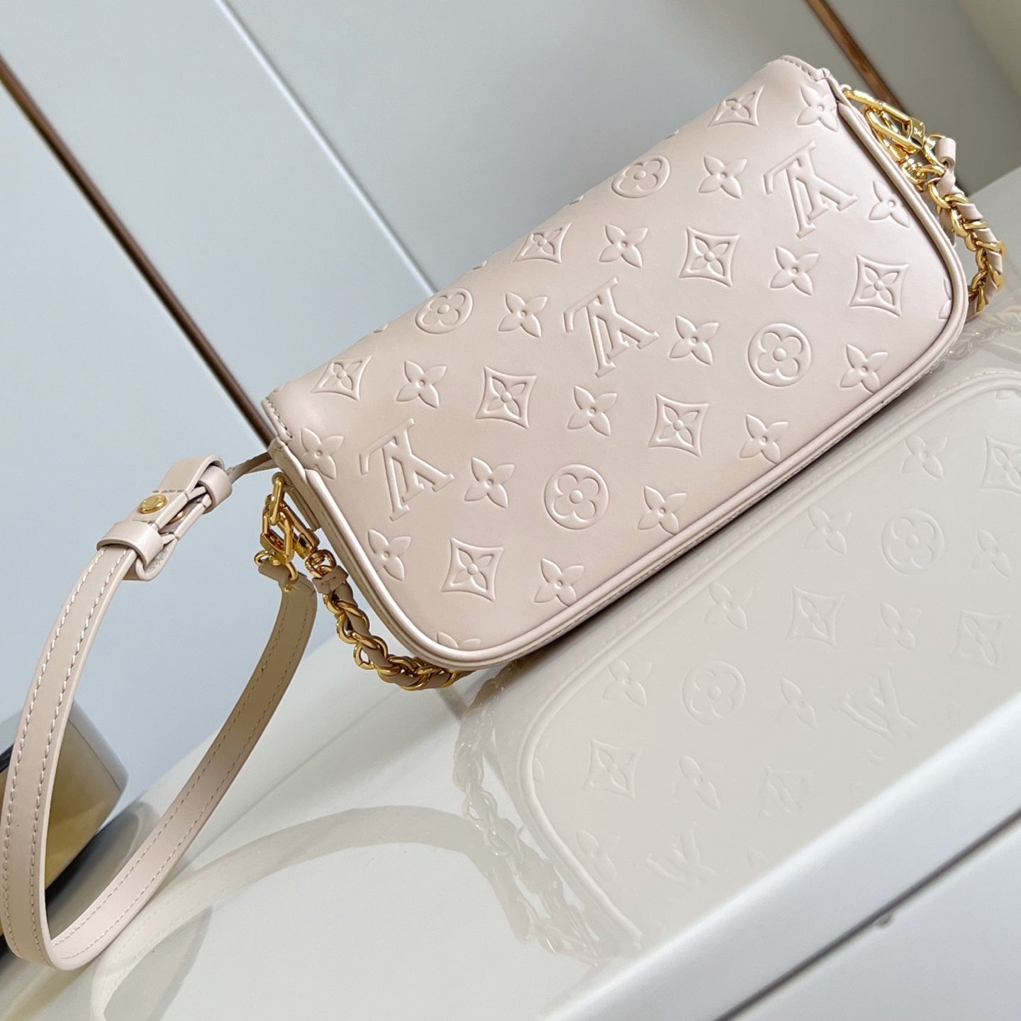 WALLET ON CHAIN IVY BISCUIT BEIGE CALF LEATHER M14714