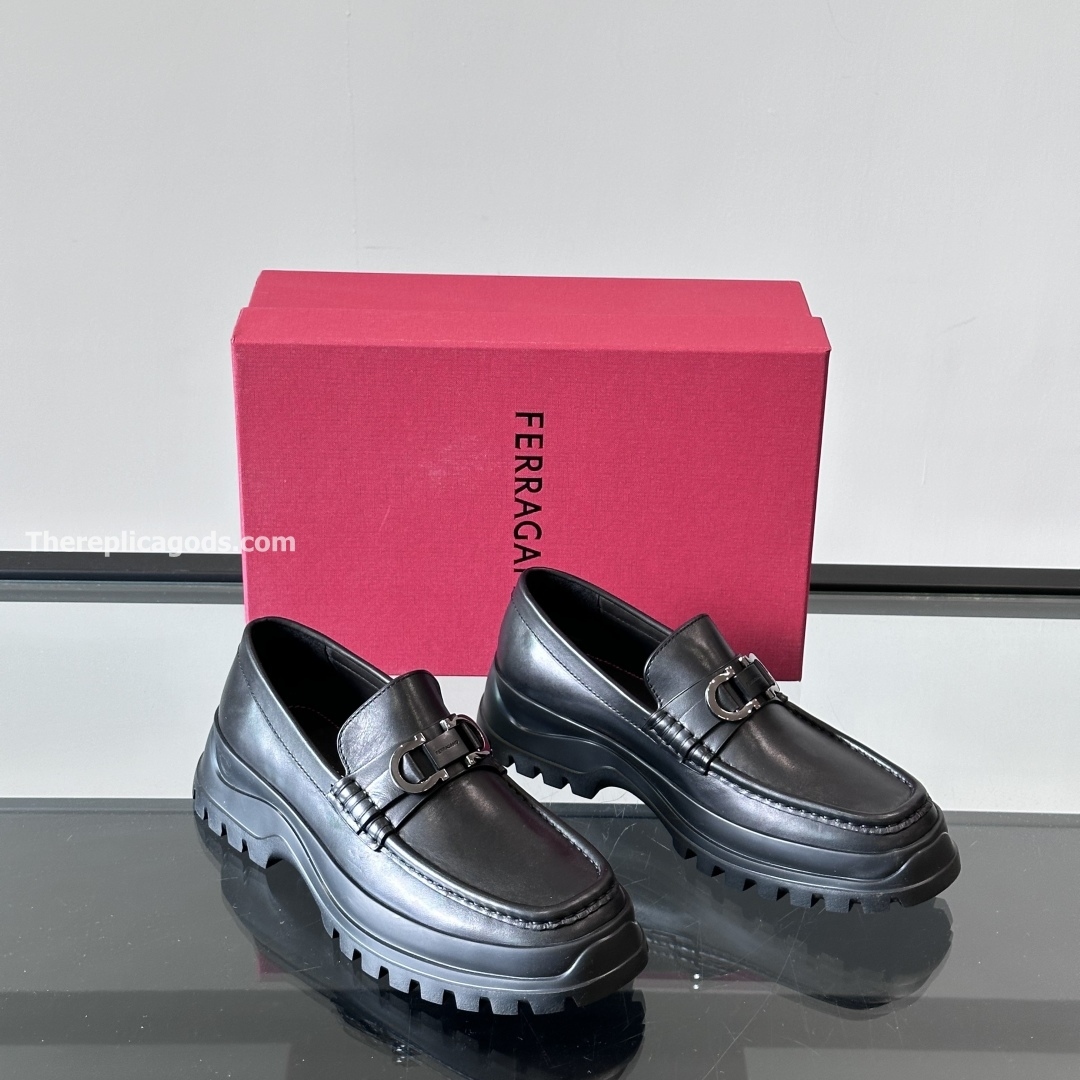 LEATHER LOAFERS IN BLACK - SF78