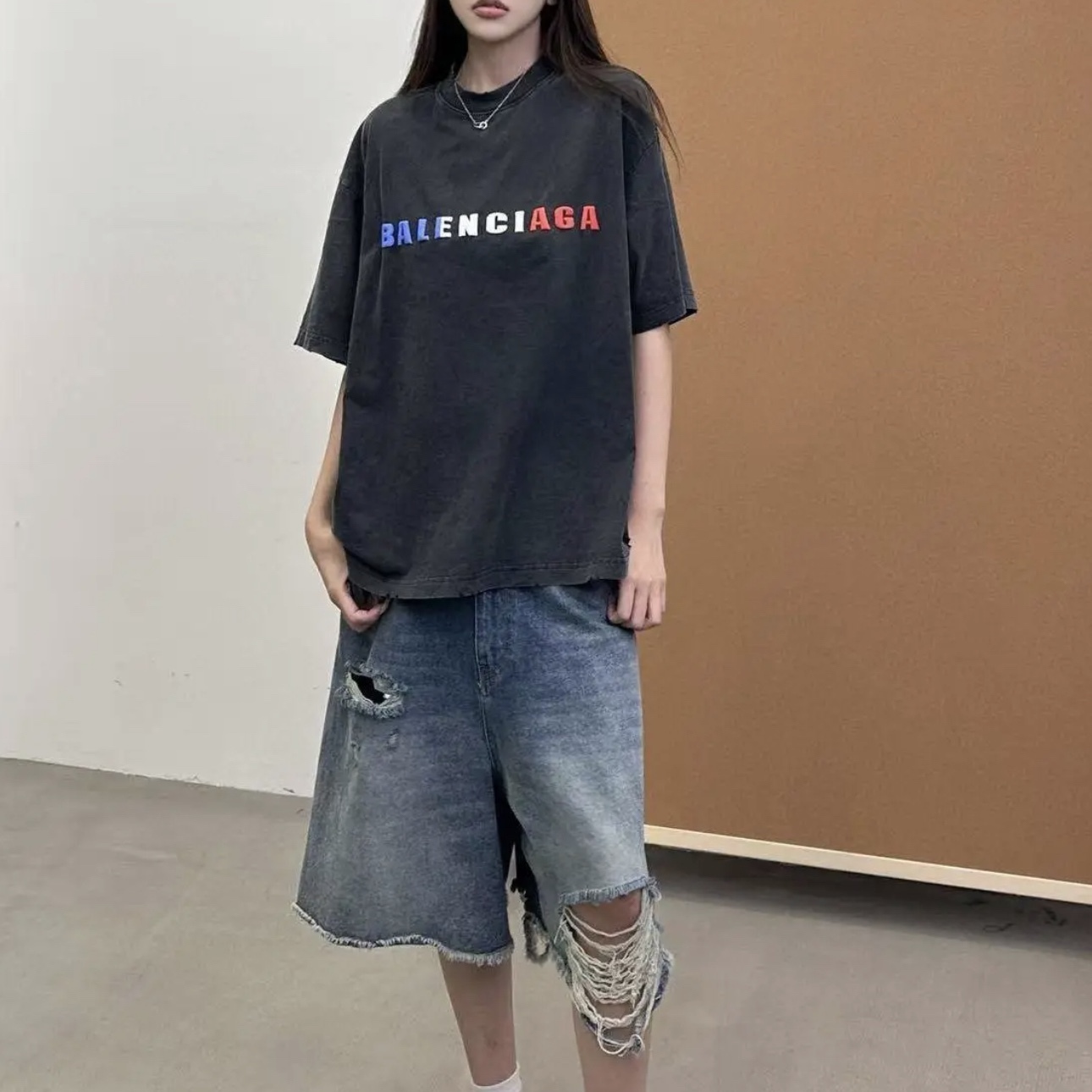 INTERNATIONAL T-SHIRT MEDIUM FIT IN FADED BLACK - TP579
