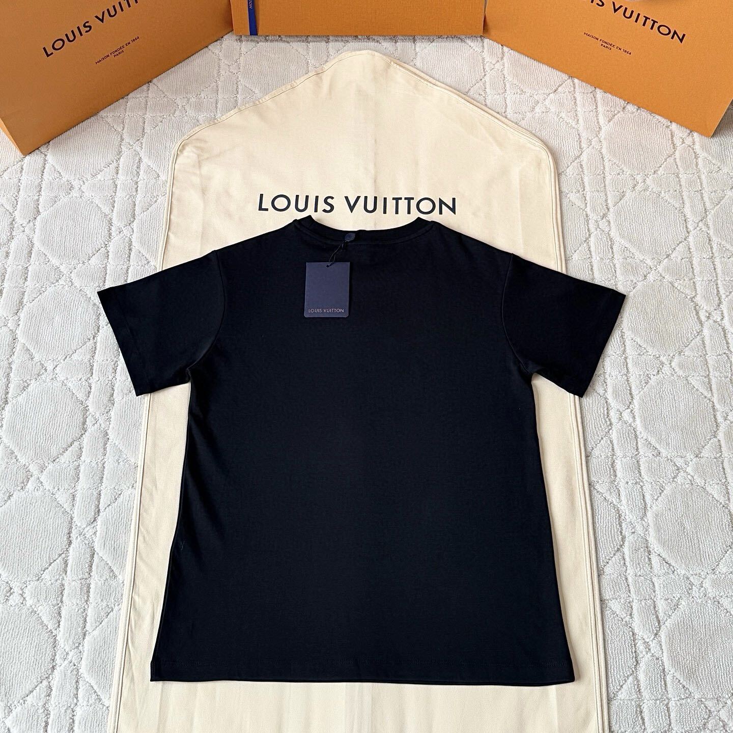 GLOW SIGNATURE T-SHIRT IN BLACK - TP559