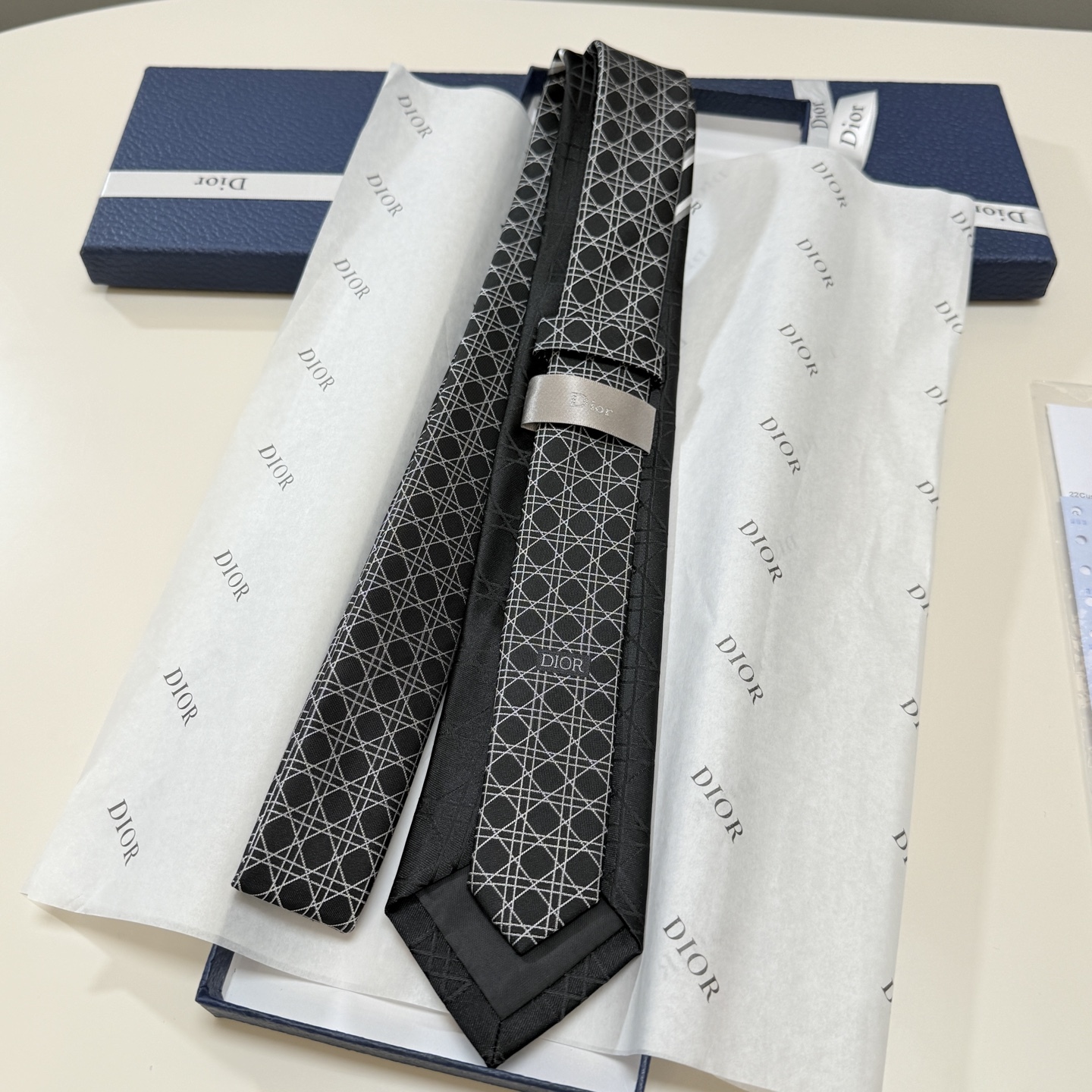 STRIPED CANNAGE TIE BLACK, GRAY AND WHITE SILK