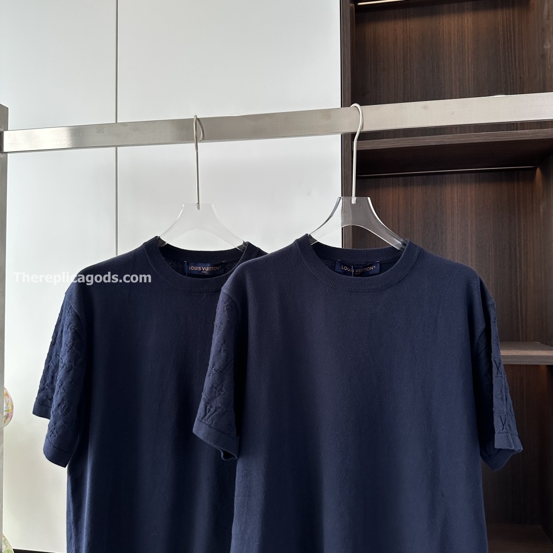 SHORT SLEEVED COTTON CREWNECK IN DEEP BLACK - TP587