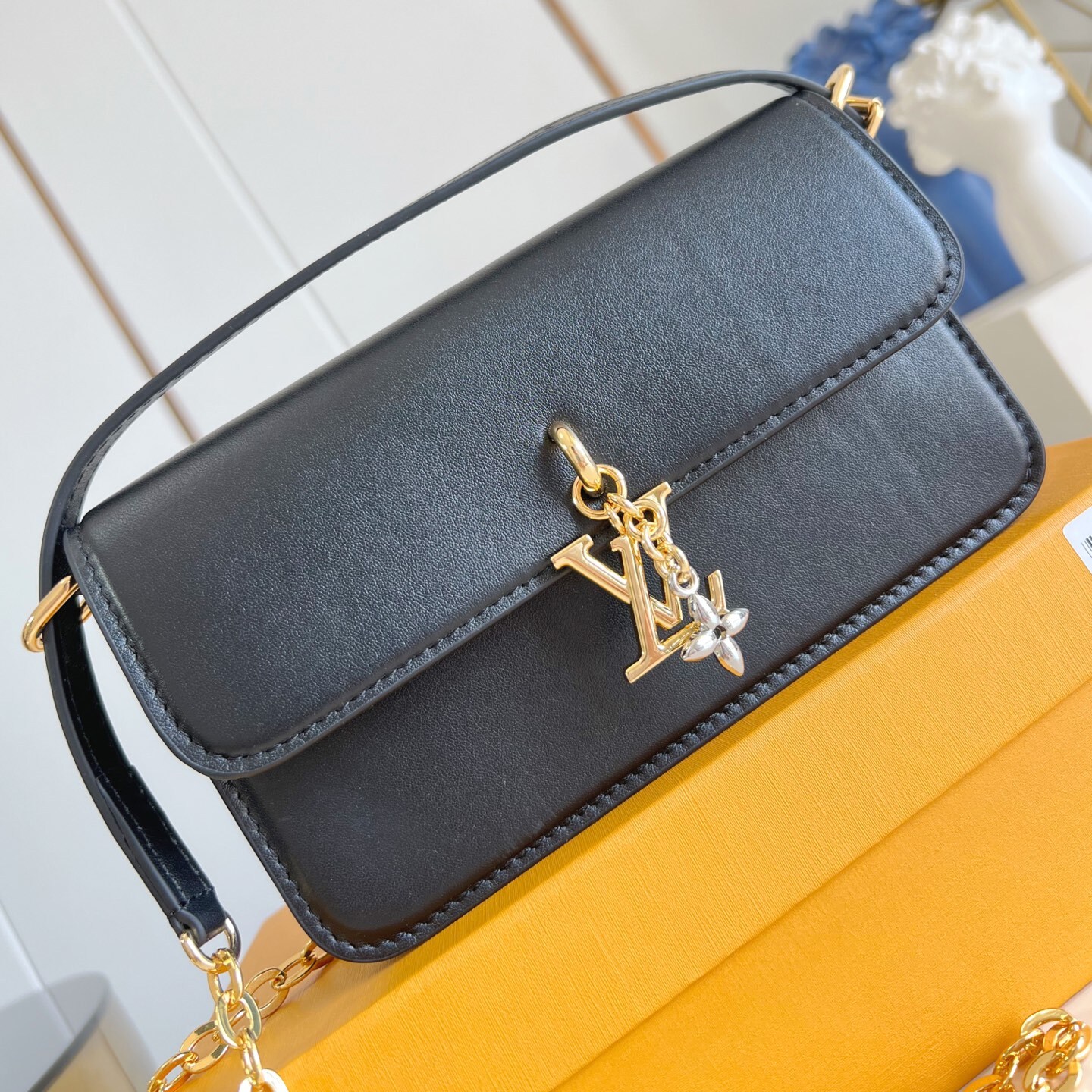 WALLET ON CHAIN LV BLOOM IN BLACK M14564