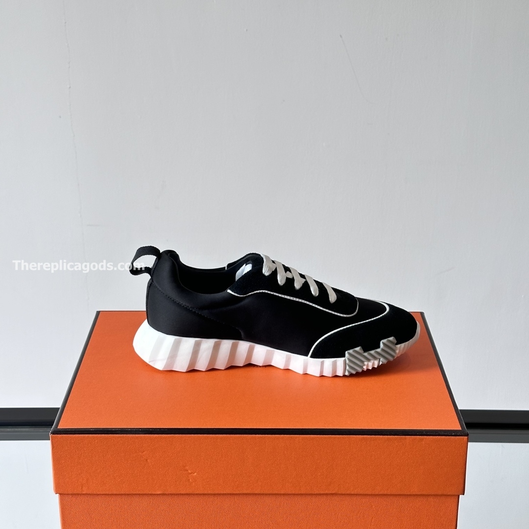 BOUNCING SNEAKERS IN BLACK - H260