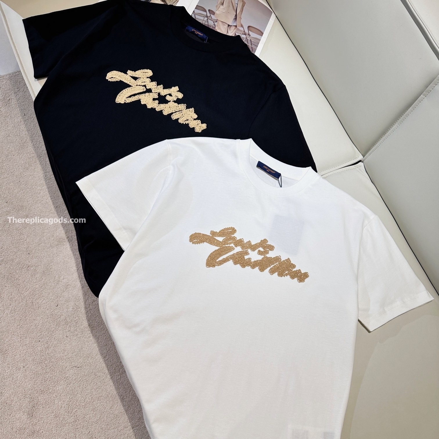 EMBROIDERED SIGNATURE T-SHIRT IN WHITE - TP663