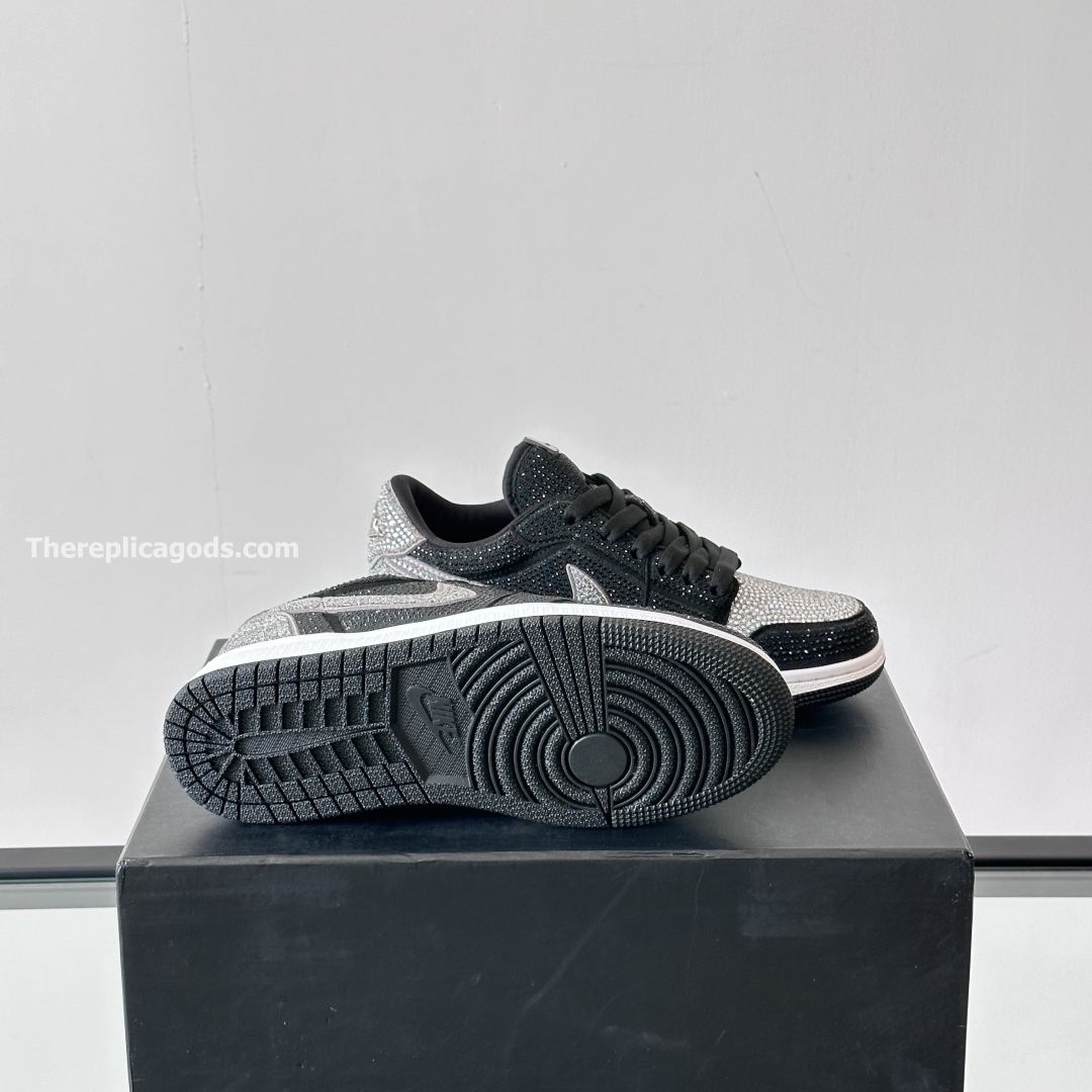 SWAROVSKI X AIR JORDAN 1 LOW OG CRYSTAL