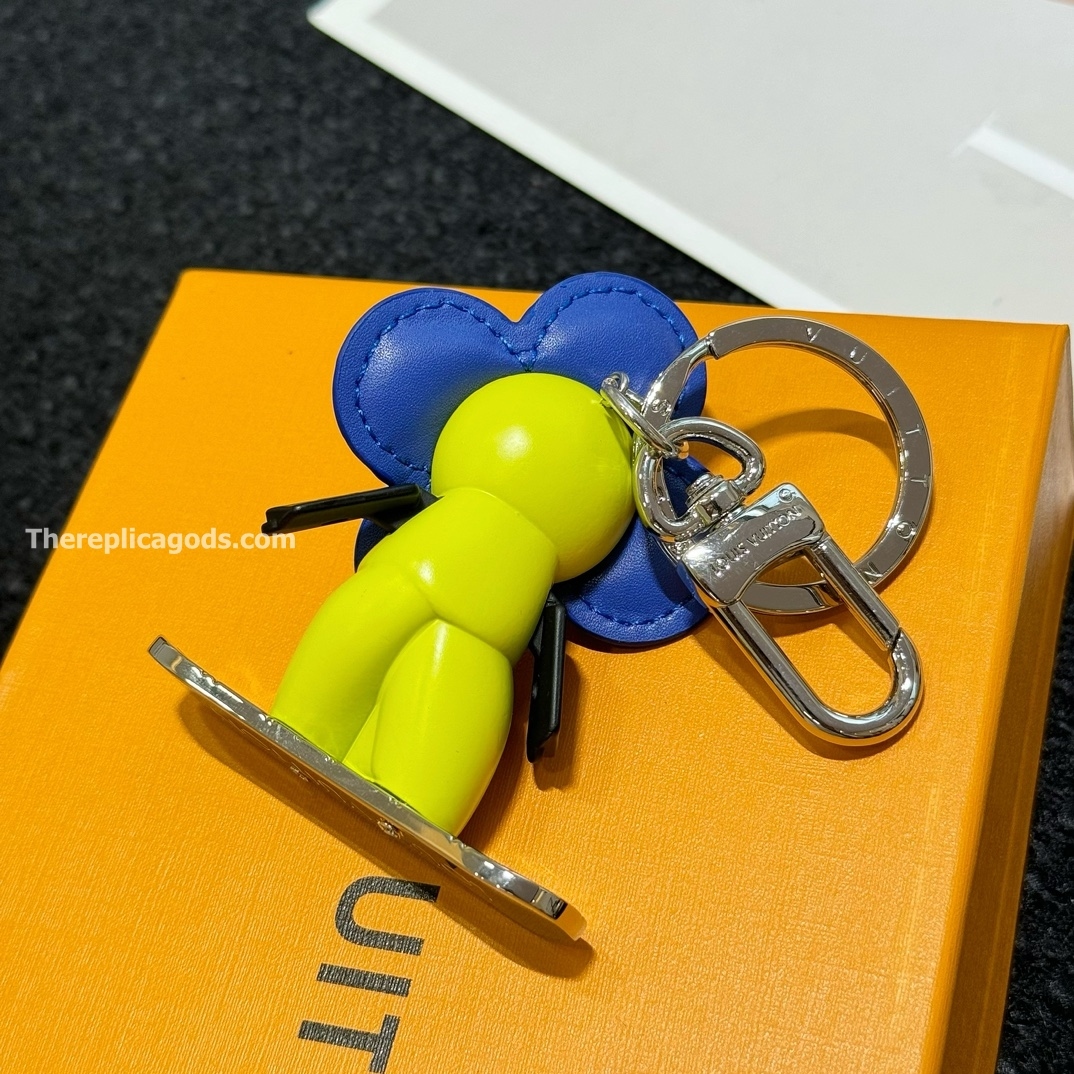 VIVIENNE SNOWBOARD BAG CHARM AND KEY HOLDER