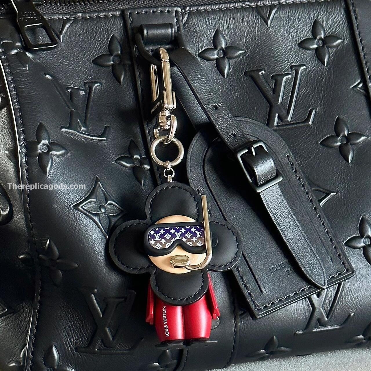 VIVIENNE DIVER BAG CHARM AND KEY HOLDER M00748