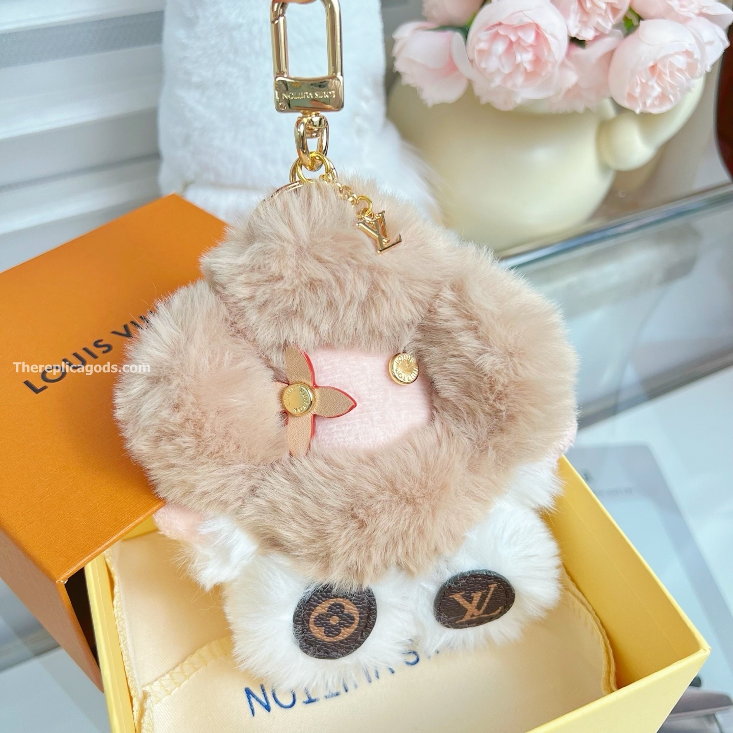 MY VIVIENNE BAG CHARM IN GREY AND WHITE M02324