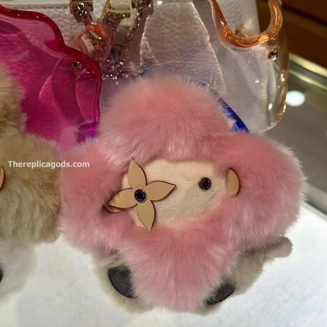 MY VIVIENNE BAG CHARM IN PINK M02348