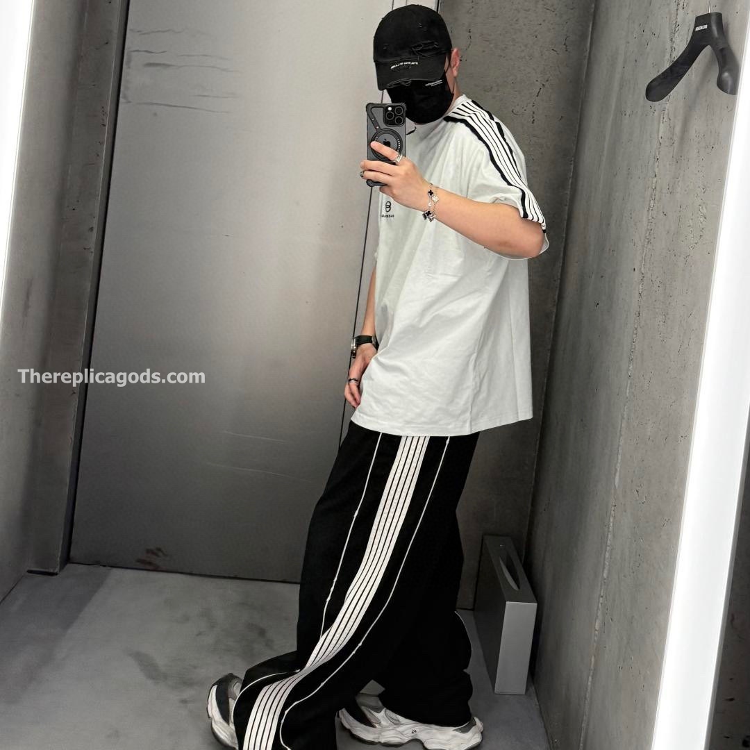 UNITY SPORTS ICON OVERSIZED T-SHIRT IN FADED WHITE - TP596