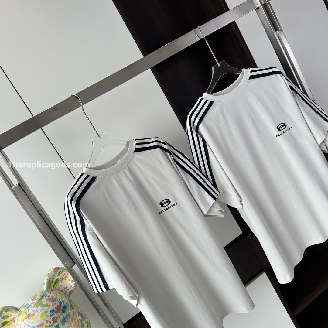 UNITY SPORTS ICON OVERSIZED T-SHIRT IN FADED WHITE - TP596