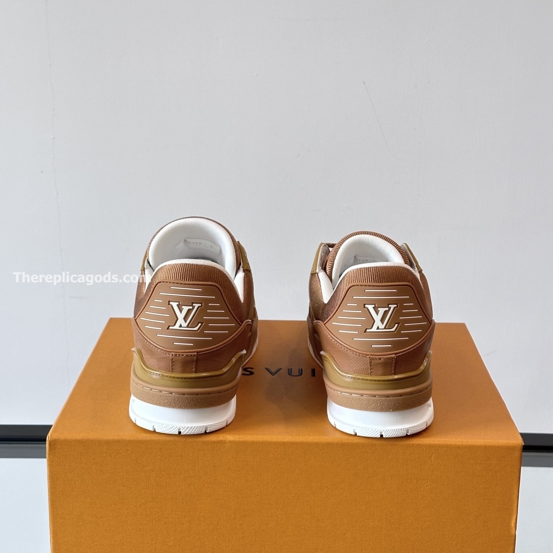 TRAINER SNEAKERS IN BROWN - LV936