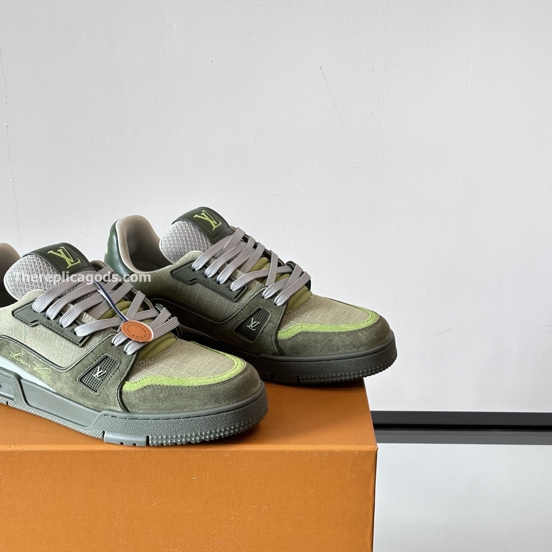 TRAINER SNEAKERS IN GREEN - LV935