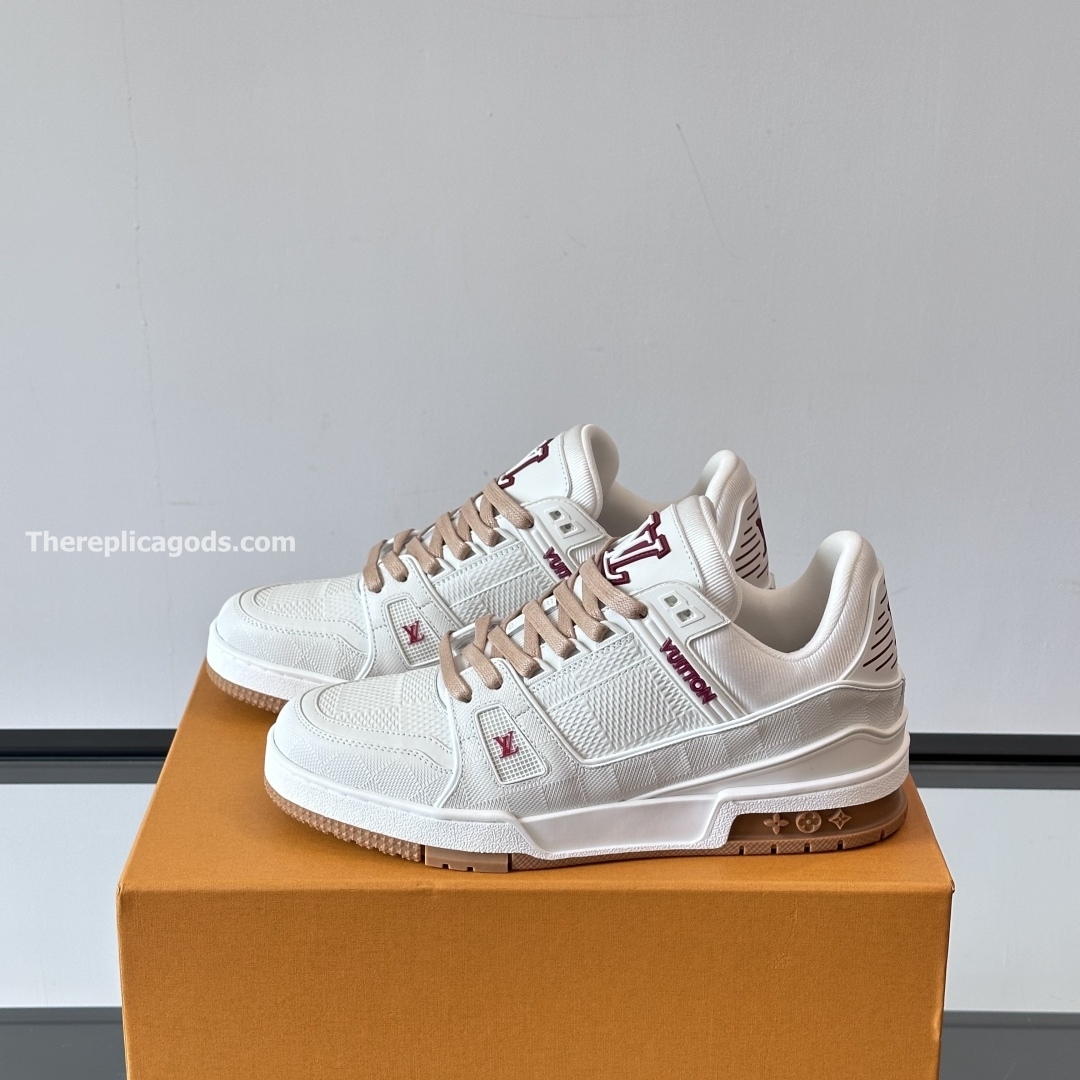 TRAINER SNEAKERS IN WHITE - LV937