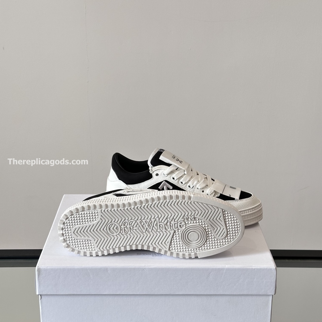 3.0 OFF-COURT SNEAKERS IN WHITE AND BLACK - OW50