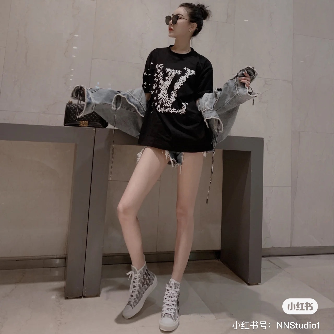 AIRPLANE PRINTED T-SHIRT IN BLACK - TP584