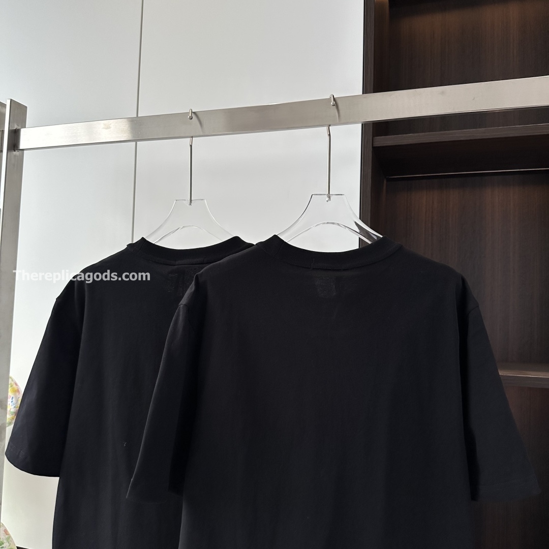FRONT POCKET LOGO T-SHIRT IN BLACK - TP590