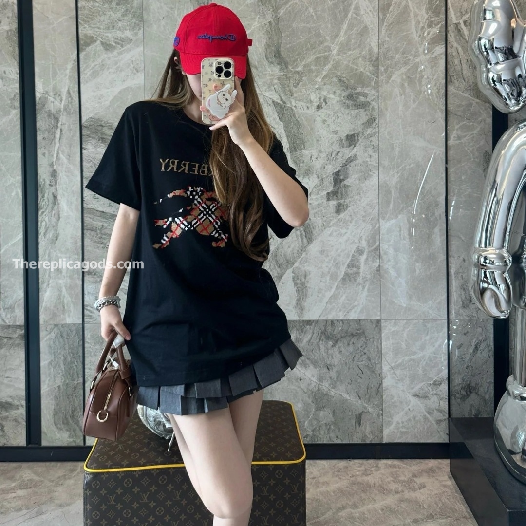 CROSS STITCH EKD​ COTTON T-SHIRT IN BLACK - TP589