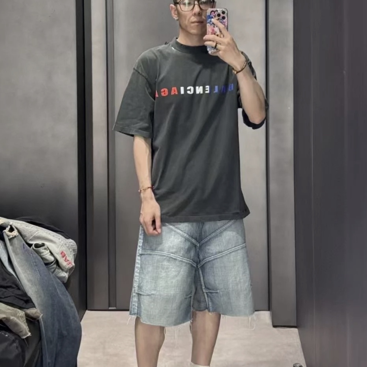 INTERNATIONAL T-SHIRT MEDIUM FIT IN FADED BLACK - TP579