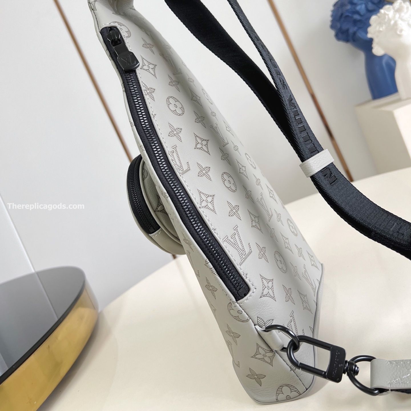 DUO SLINGBAG SAND MONOGRAM SHADOW M14916