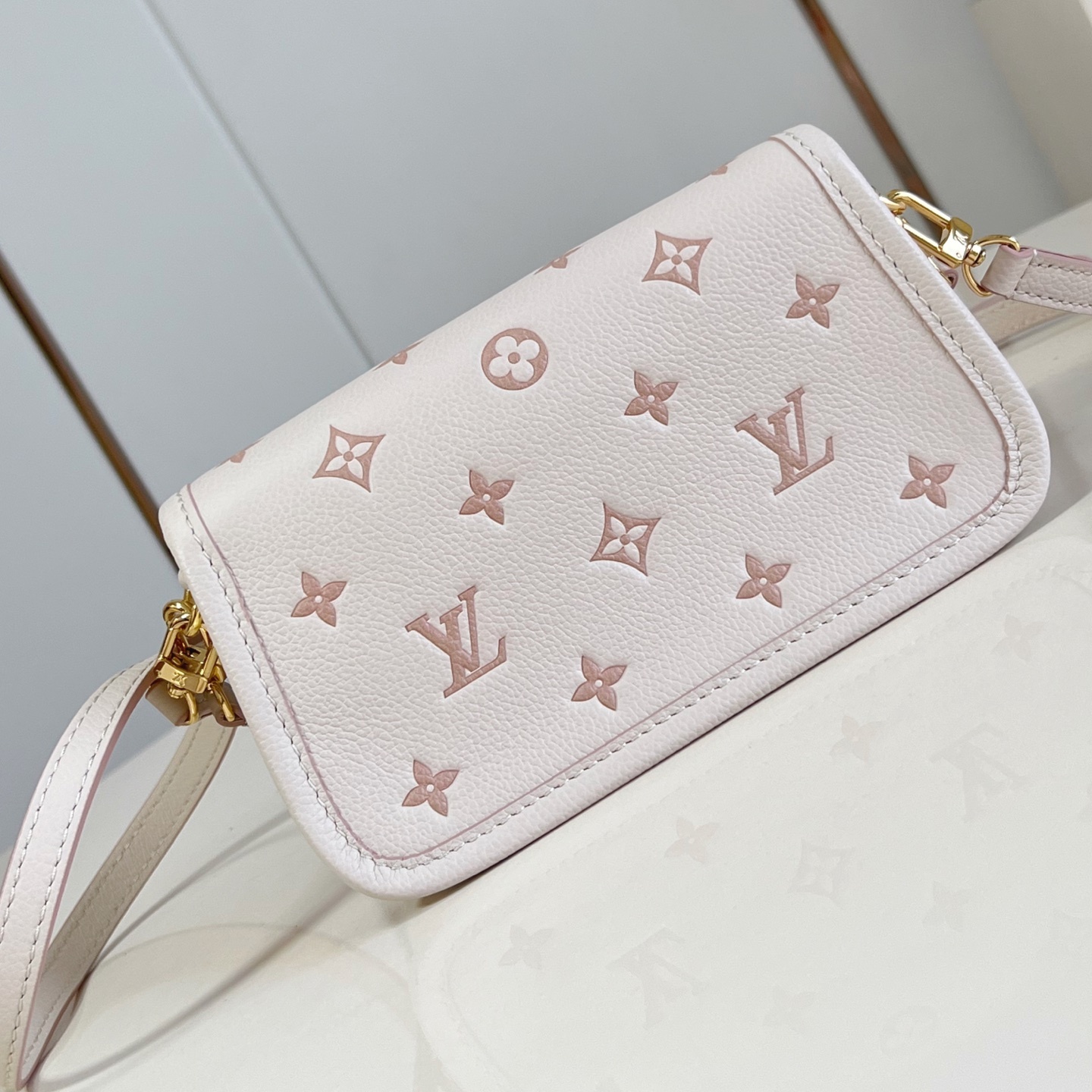 NANO DIANE HANDBAG BICOLOR EDEN EMBOSSED COWHIDE LEATHER M13642