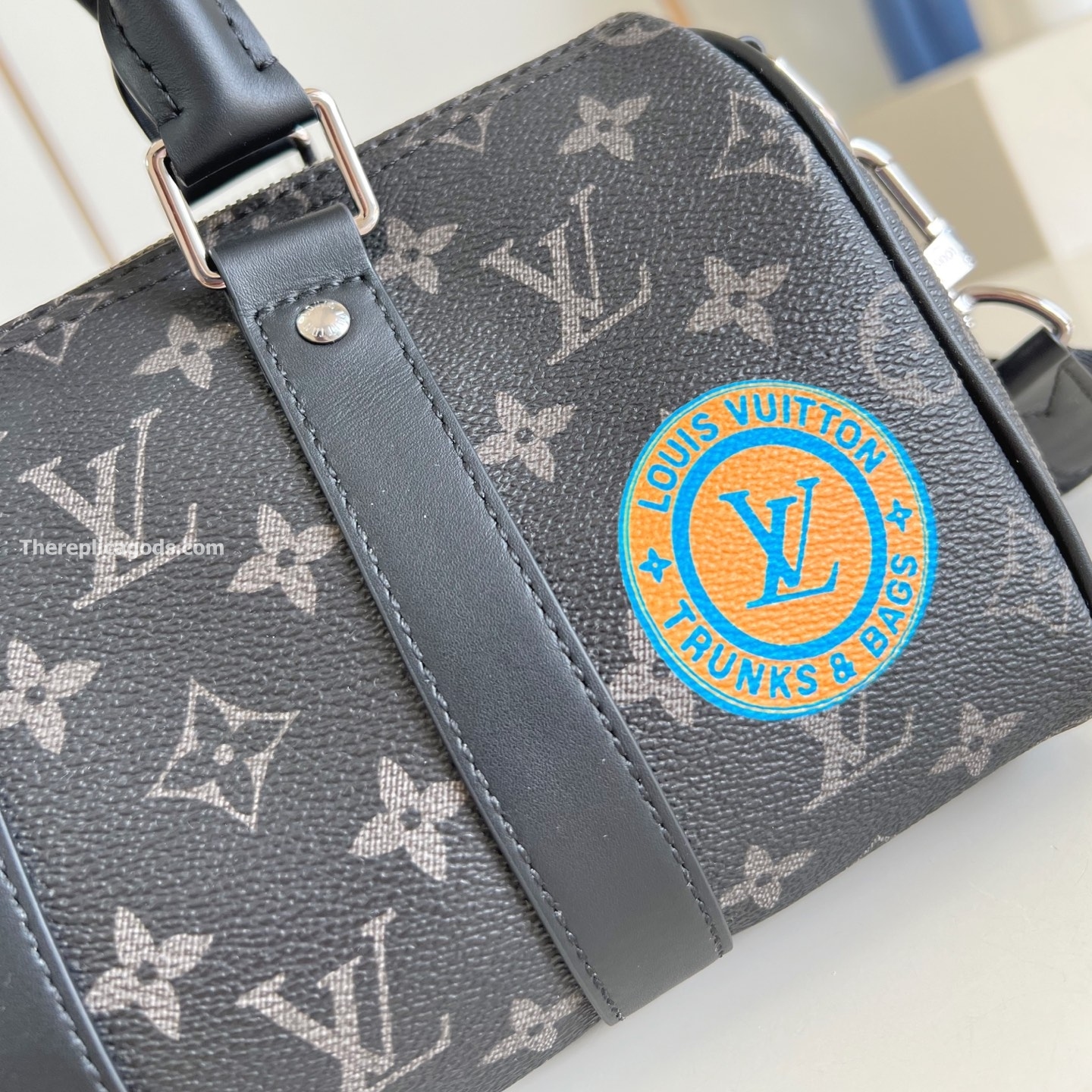 KEEPALL BANDOULI?RE 25 BLACK MONOGRAM ECLIPSE P01942