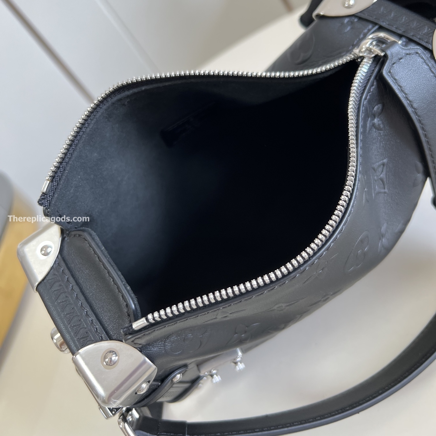 SIDE TRUNK MM BAG BLACK CALF LEATHER M14572