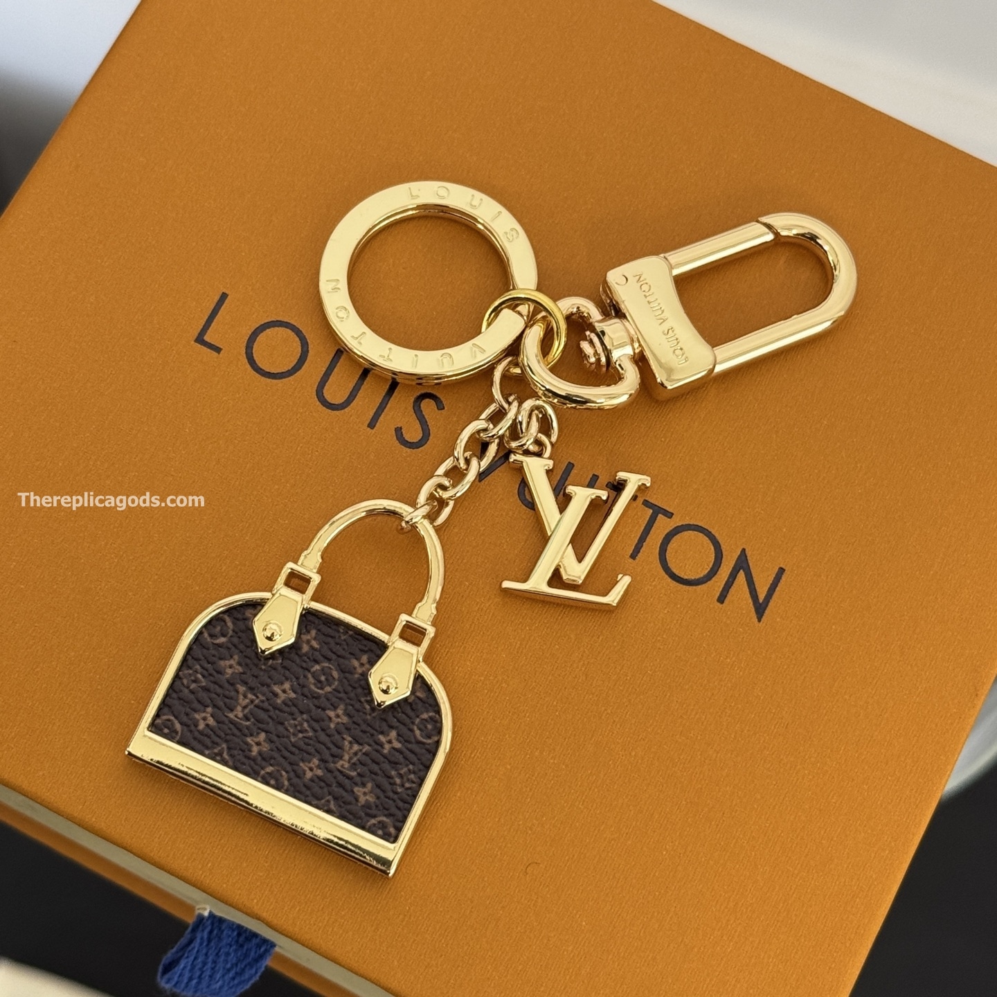 ALMA BAG CHARM METAL WITH GOLD-COLOUR FINISH M01799