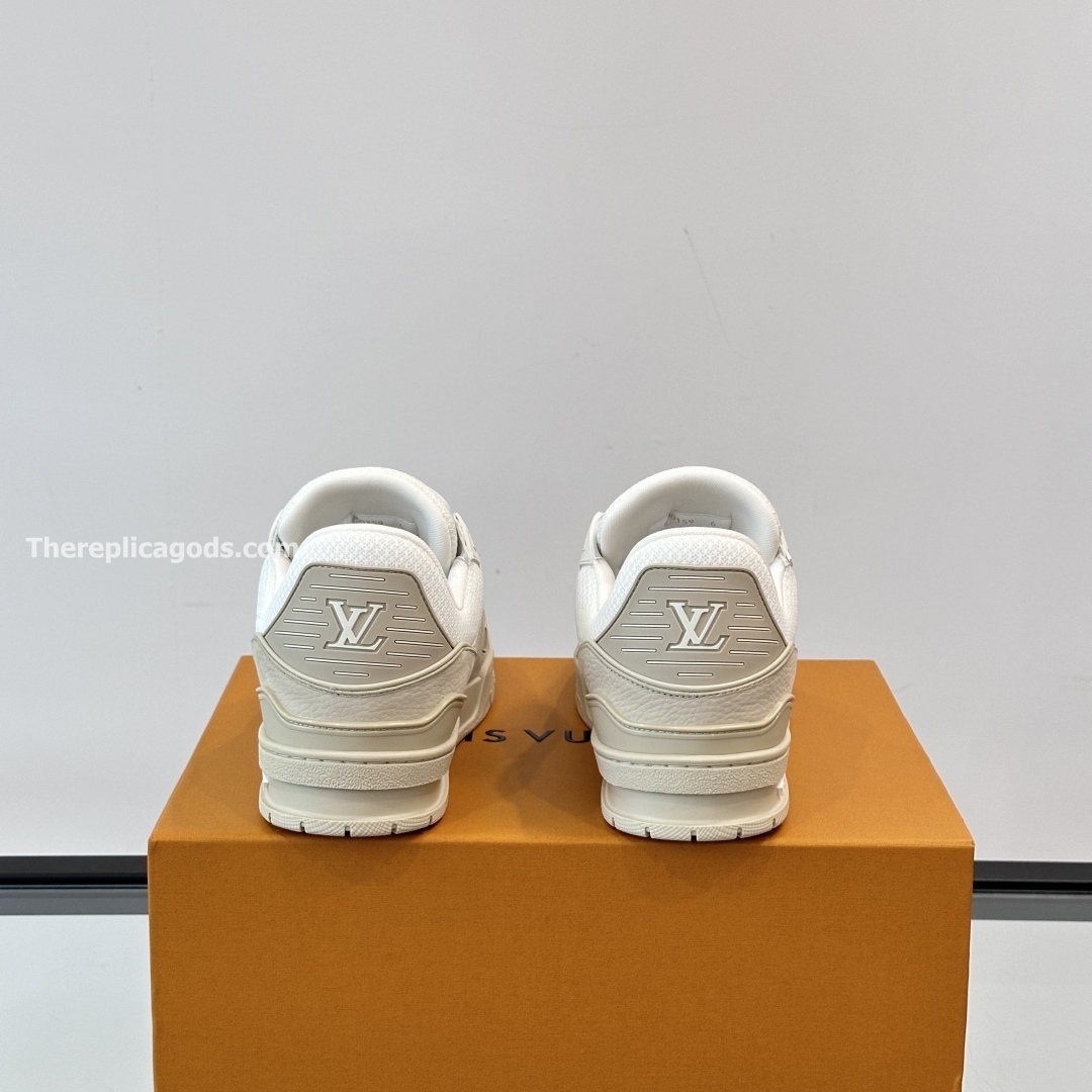 TRAINER SNEAKERS IN BEIGE - LV946