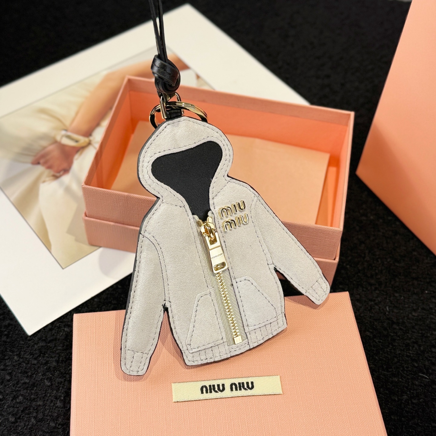 LEATHER SHIRT KEYCHAIN IN GREY