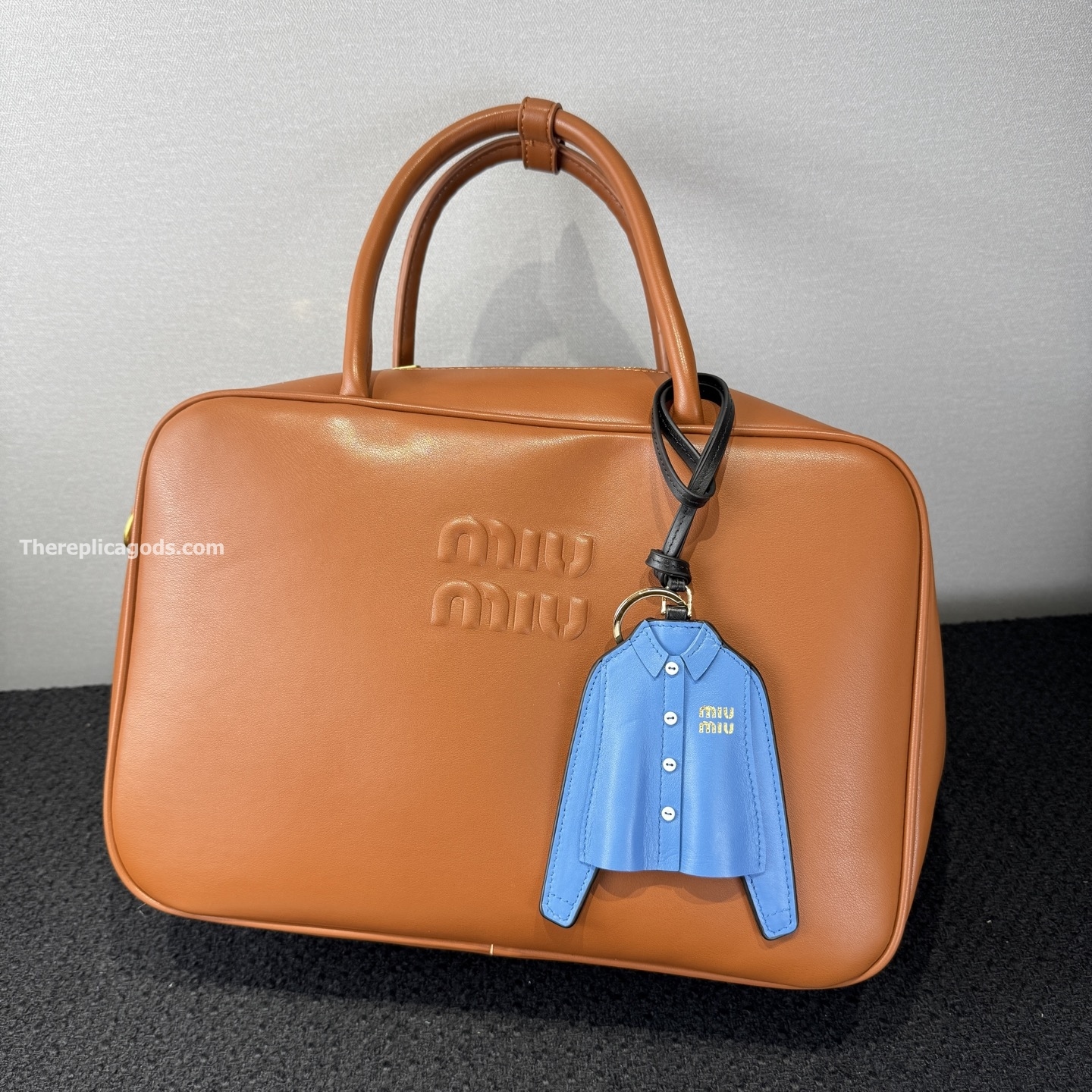 LEATHER SHIRT KEYCHAIN IN BLUE