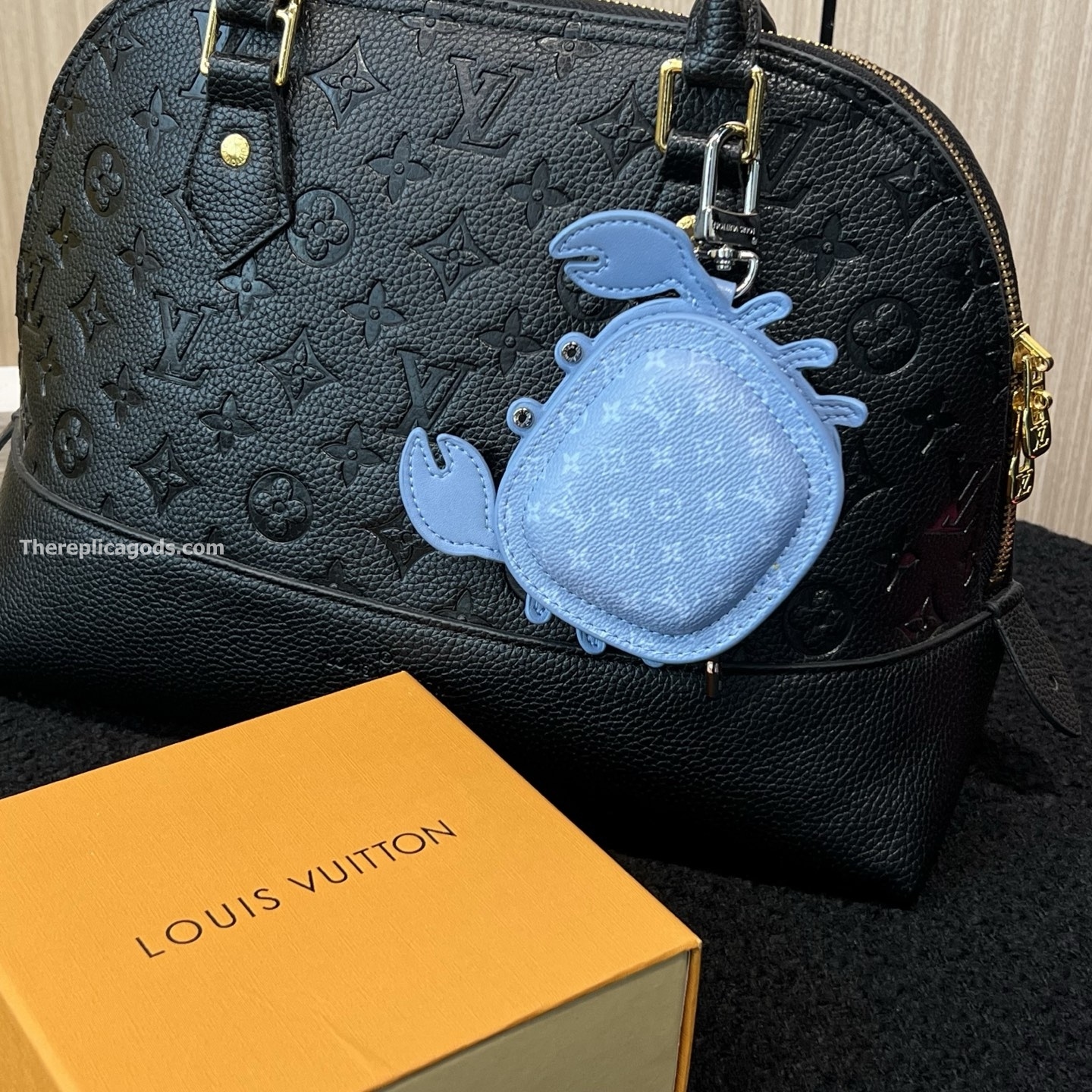 CRAB BAG CHARM M02525