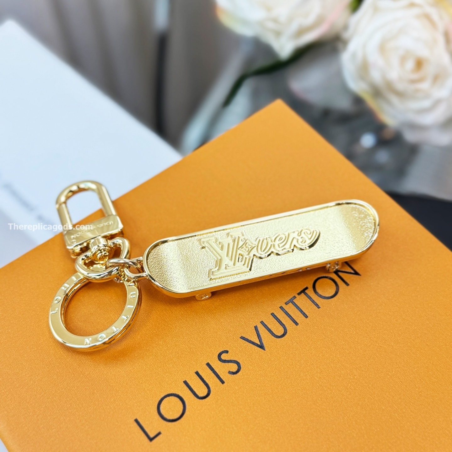 SKATE KEY HOLDER AND BAG CHARM M02187