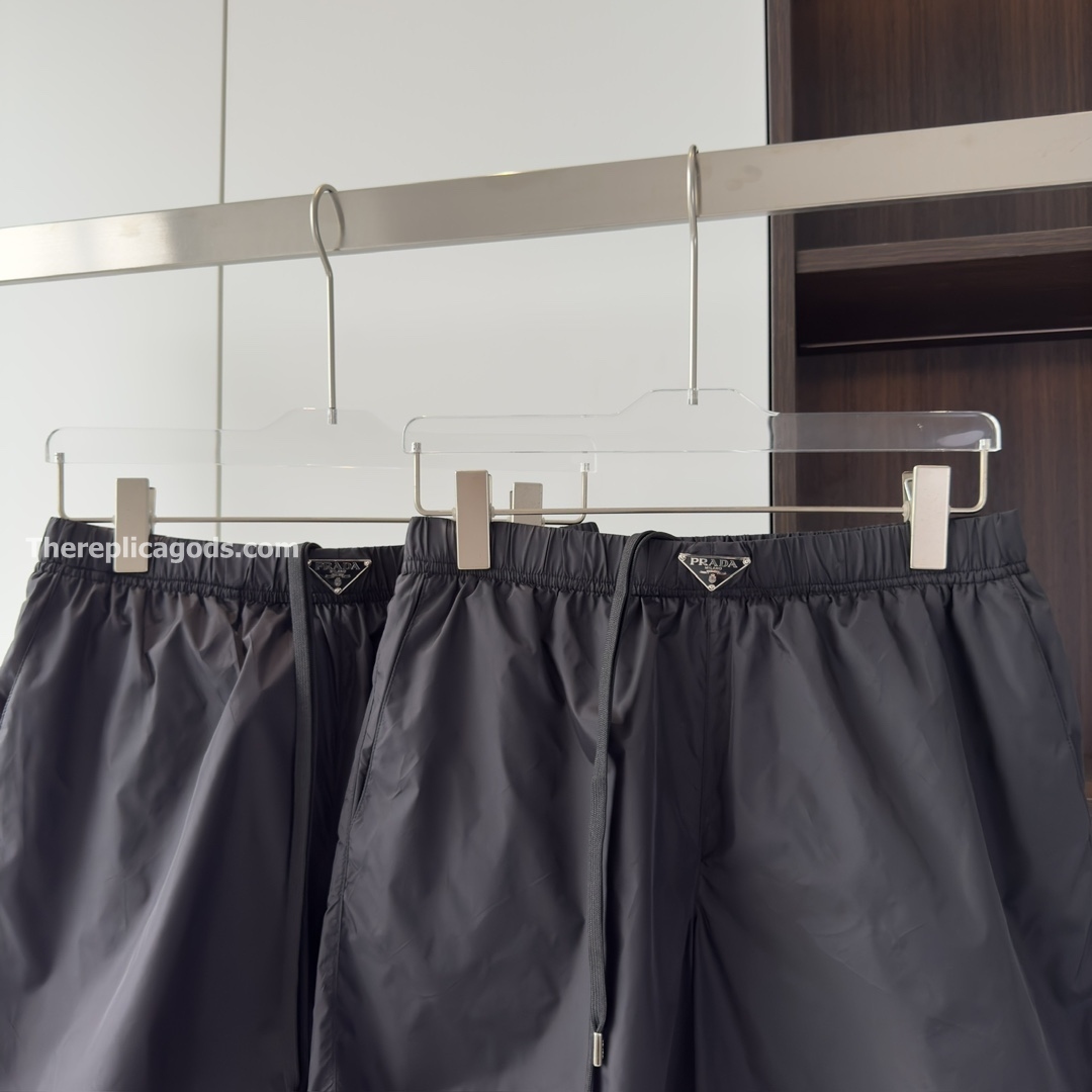 NYLON SHORTS IN BLACK - TP645