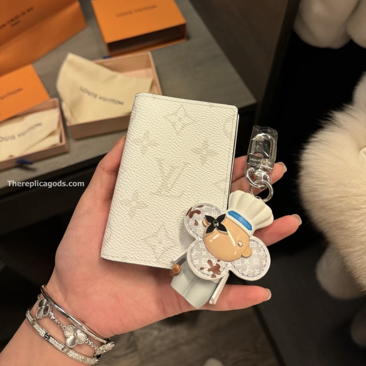 VIVIENNE BAKER BAG CHARM AND KEY HOLDER M01467
