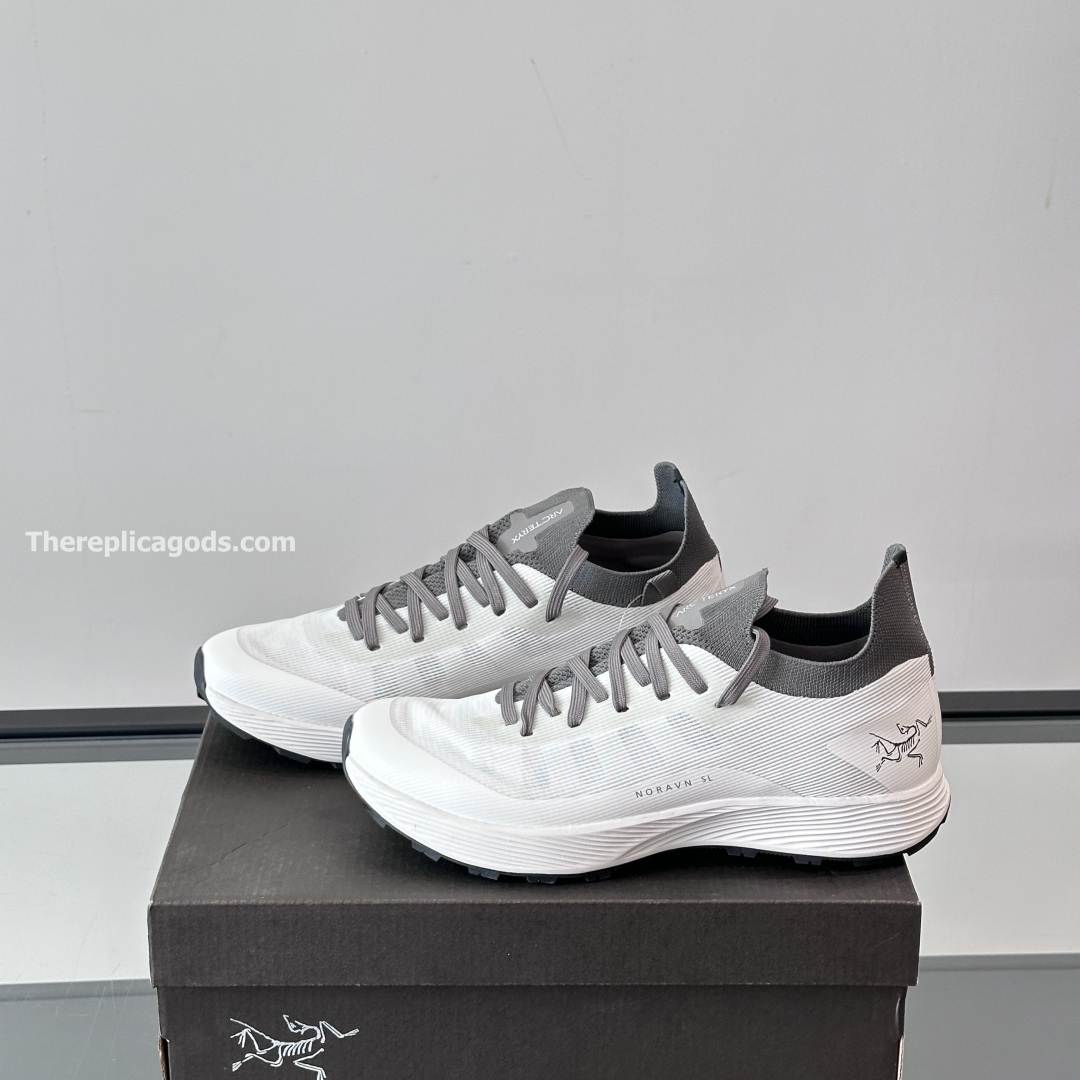 NORVAN SL 3 SNEAKERS IN WHITE AND GREY
