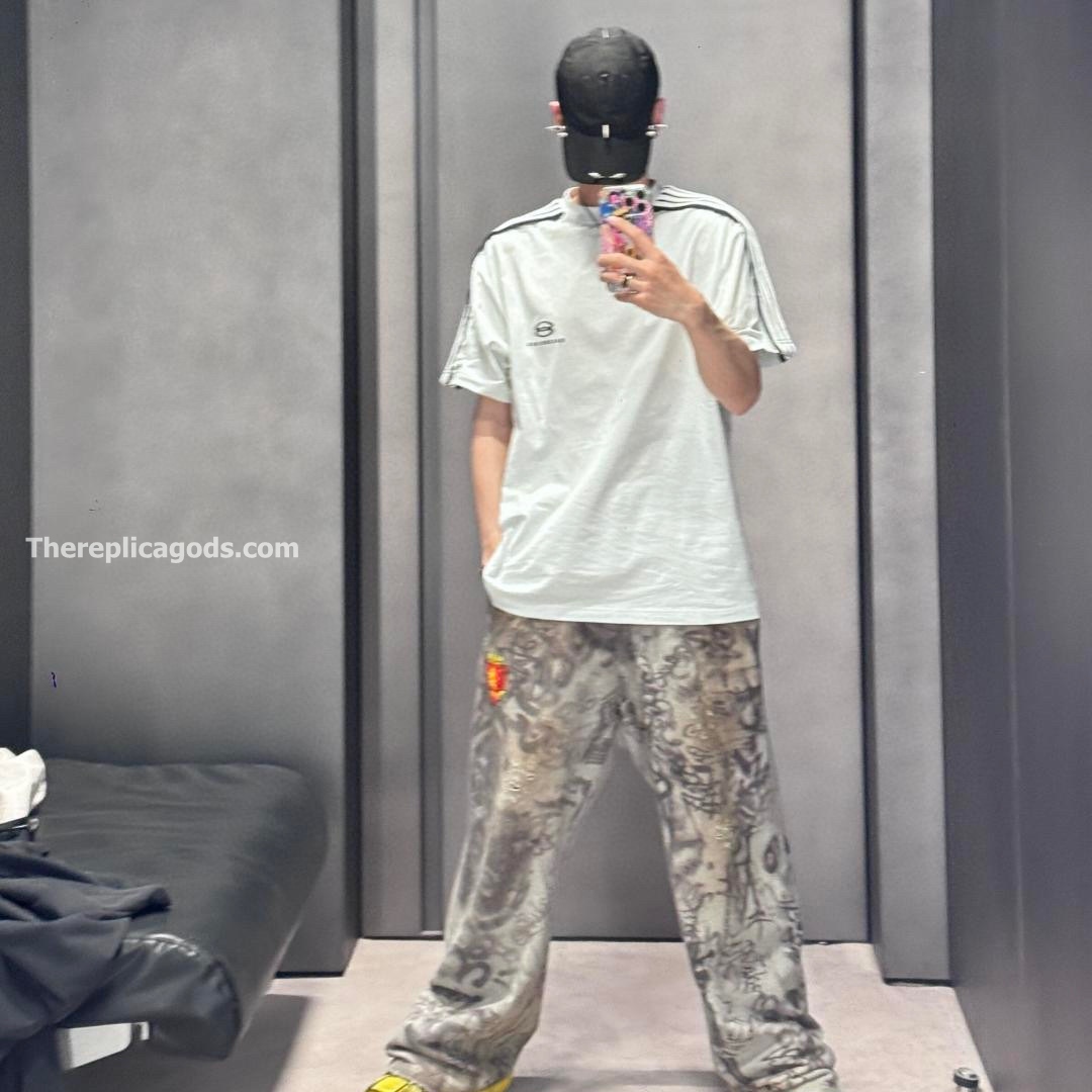 UNITY SPORTS ICON OVERSIZED T-SHIRT IN FADED WHITE - TP596