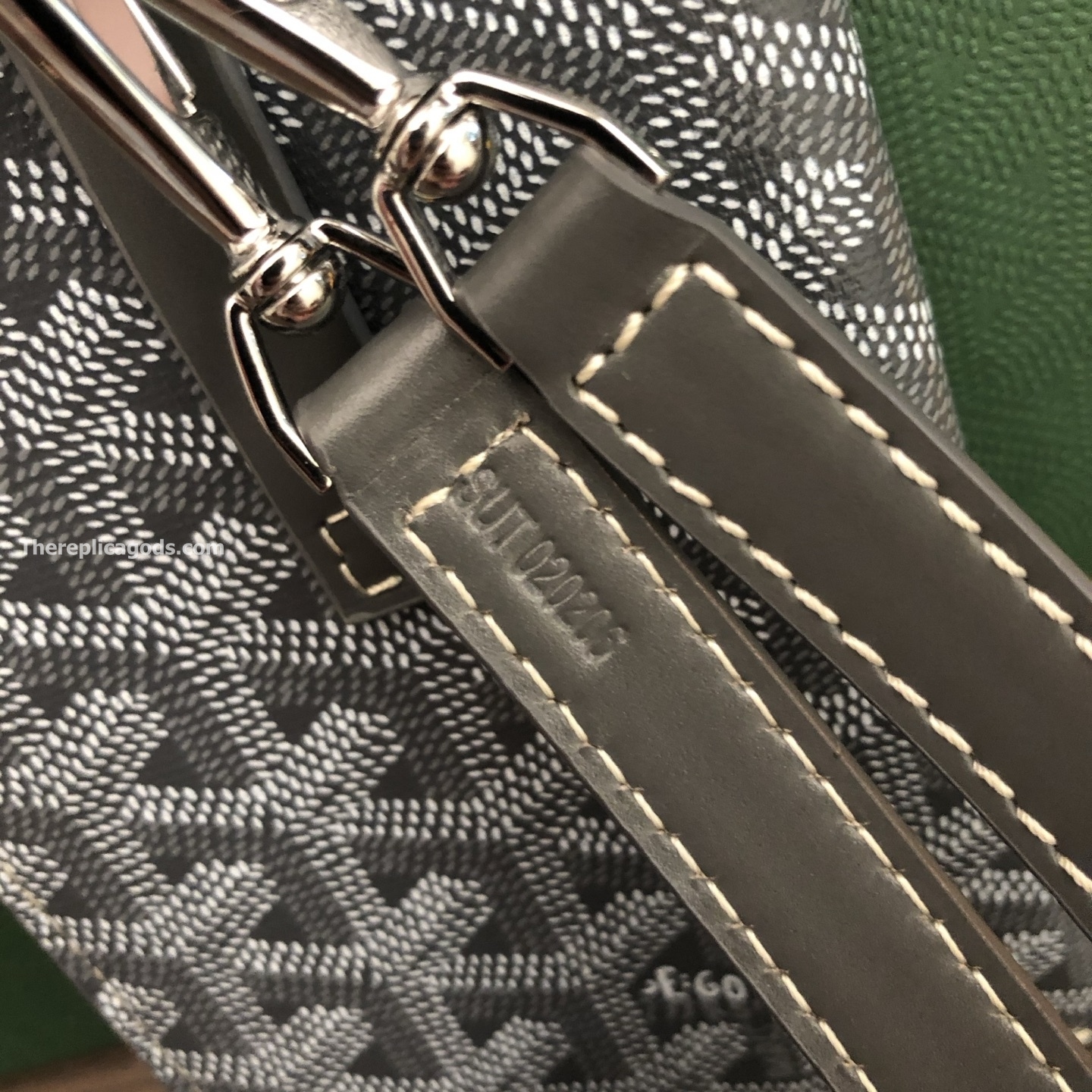 MONTMARTRE GM CASE IN GREY