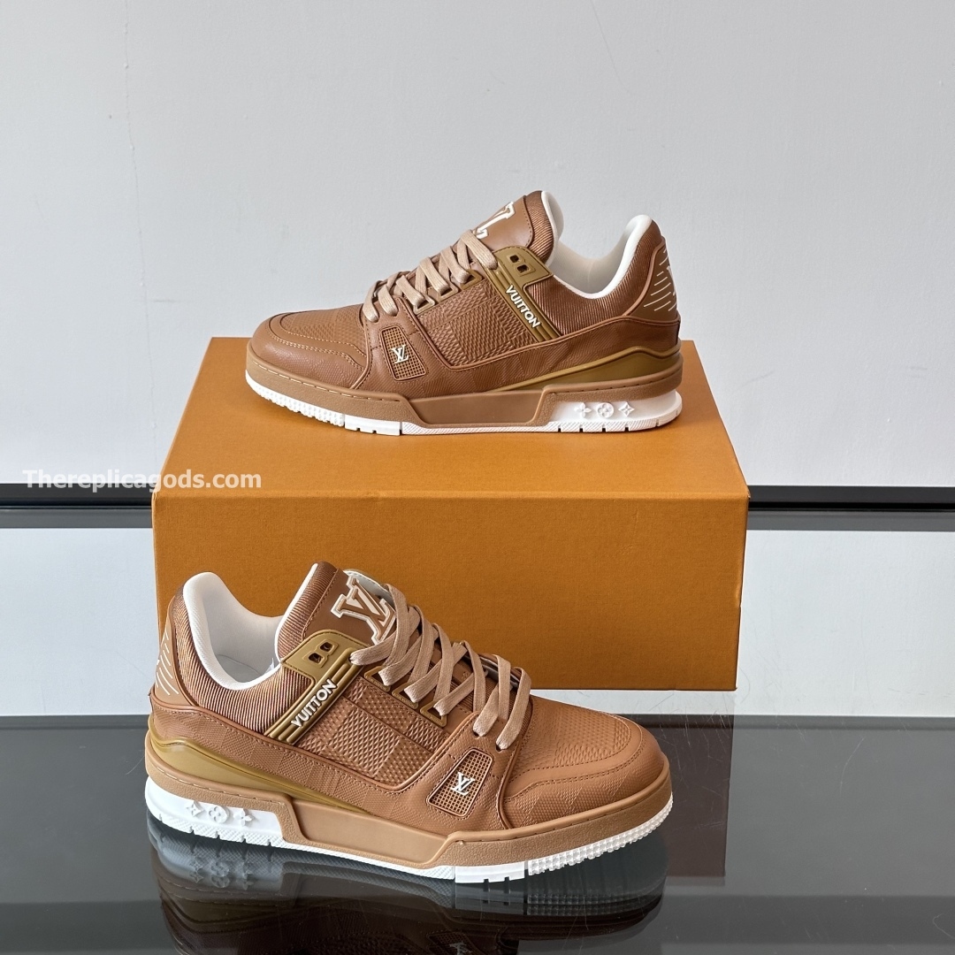 TRAINER SNEAKERS IN BROWN - LV936