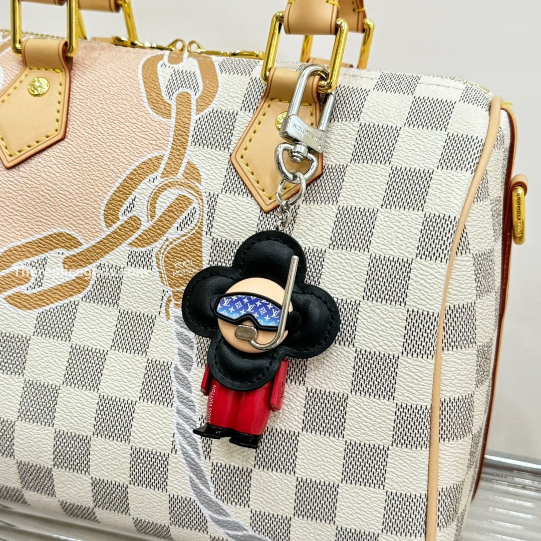 VIVIENNE DIVER BAG CHARM AND KEY HOLDER M00748