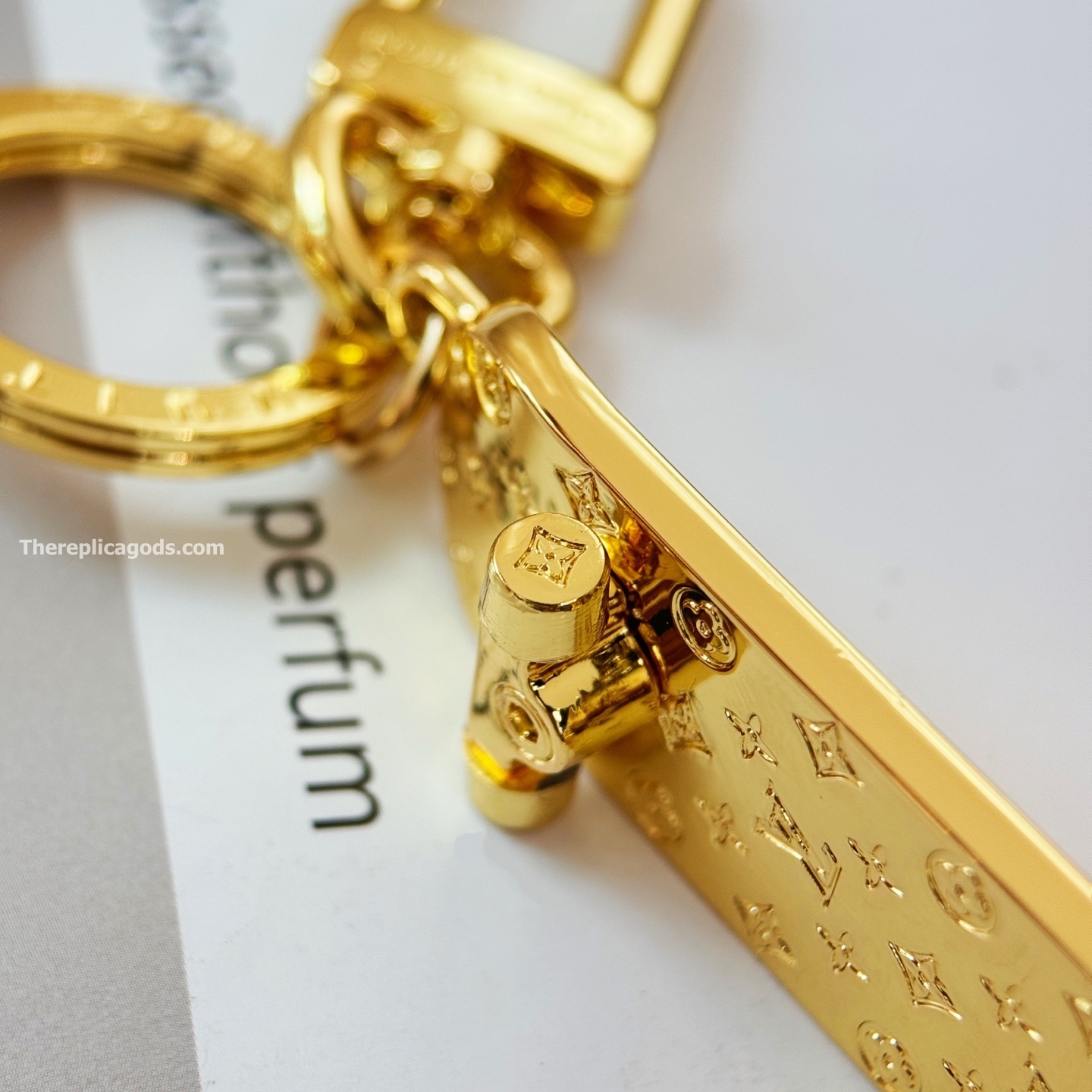 SKATE KEY HOLDER AND BAG CHARM M02187