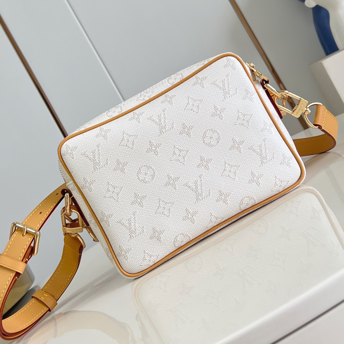 NIL CROSSBAG OFF-WHITE MONOGRAM HERITAGE CANVAS M14682