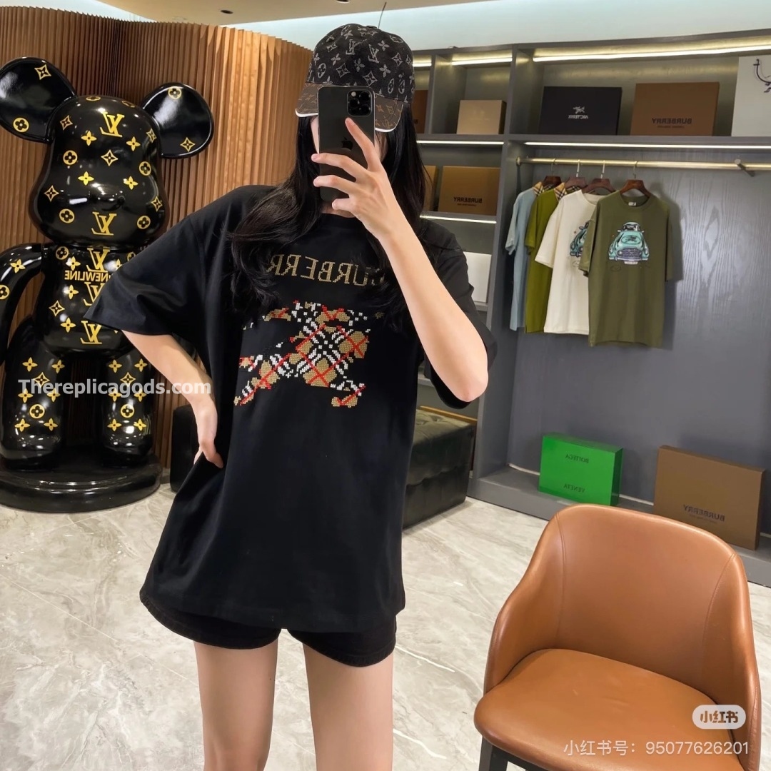 CROSS STITCH EKD​ COTTON T-SHIRT IN BLACK - TP589
