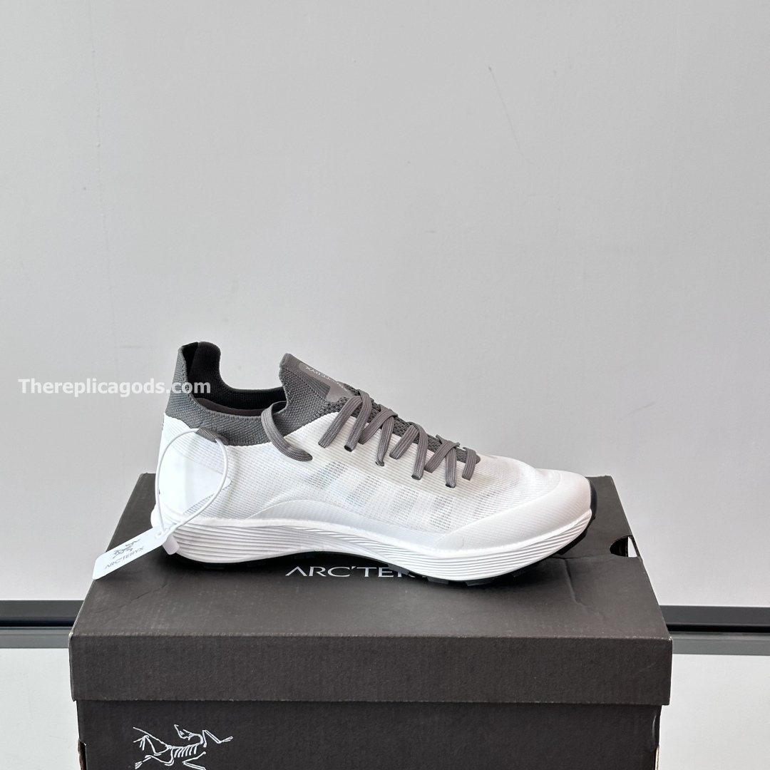 NORVAN SL 3 SNEAKERS IN WHITE AND GREY