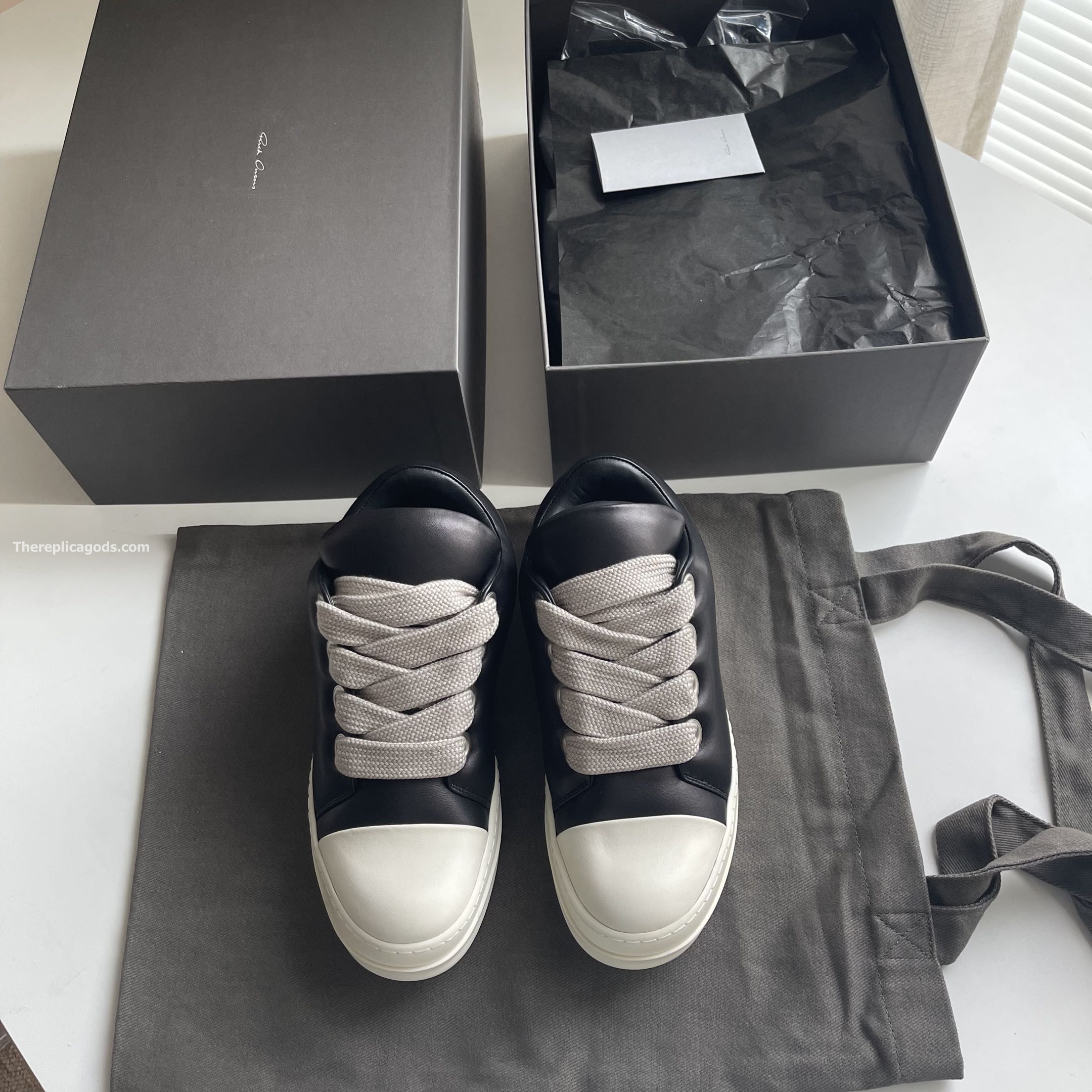 JUMBO LACE PADDED LOW SNEAKERS - RO37