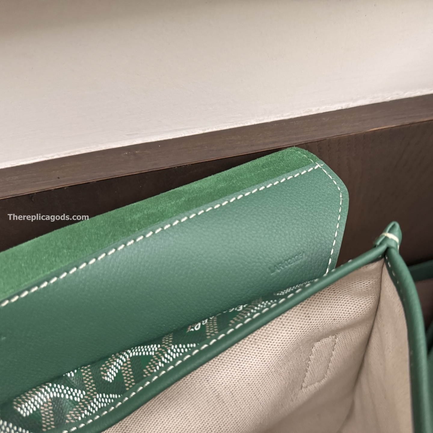 COURSIER MESSENGER BAG IN GREEN