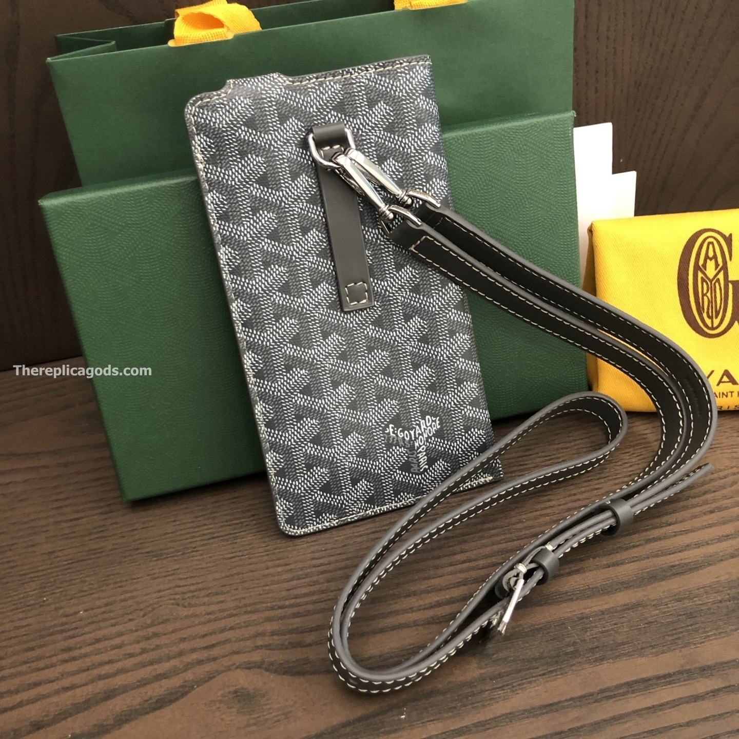 MONTMARTRE GM CASE IN GREY